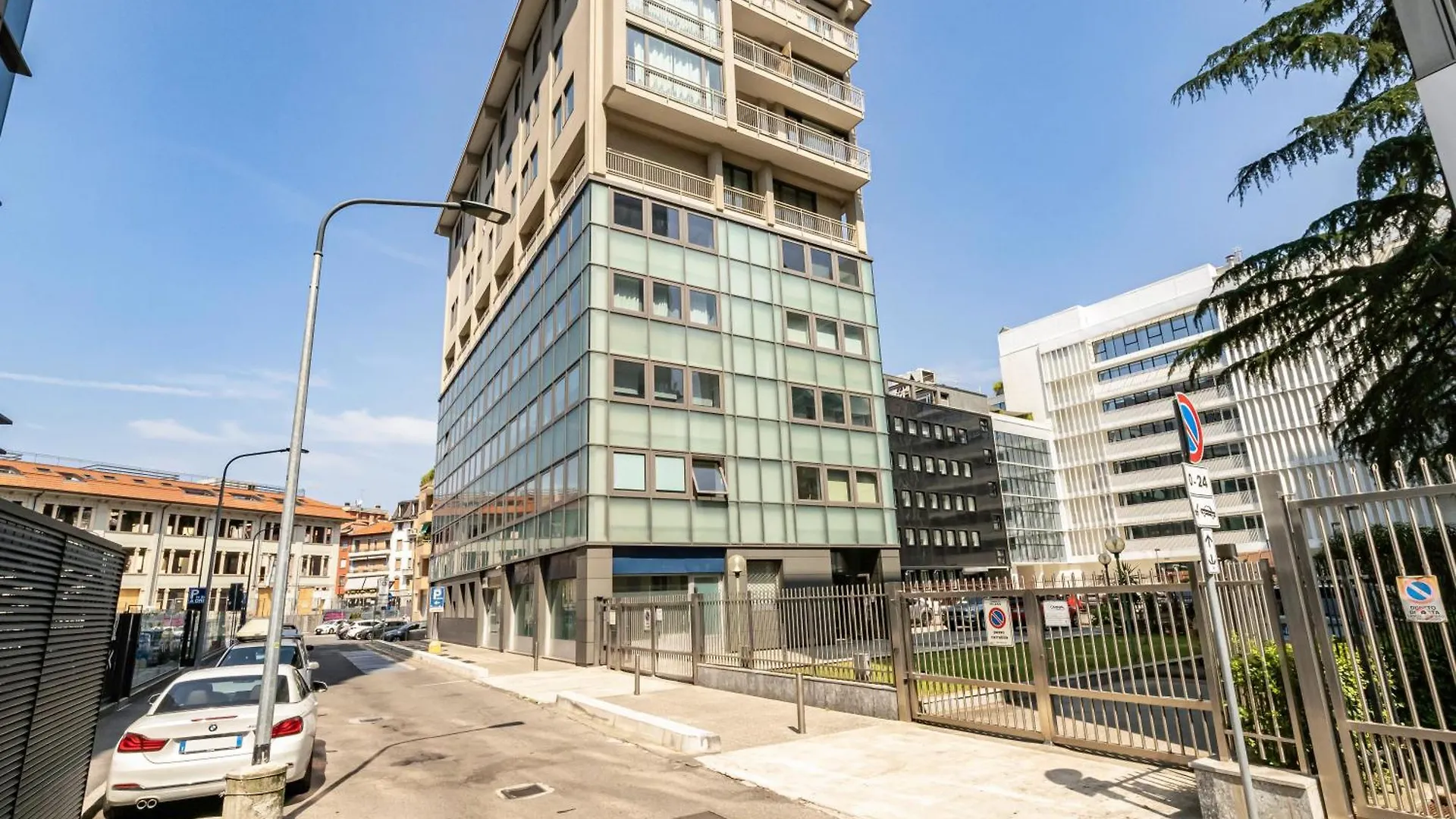 Charming Apartment 230M From Isola M5 밀라노