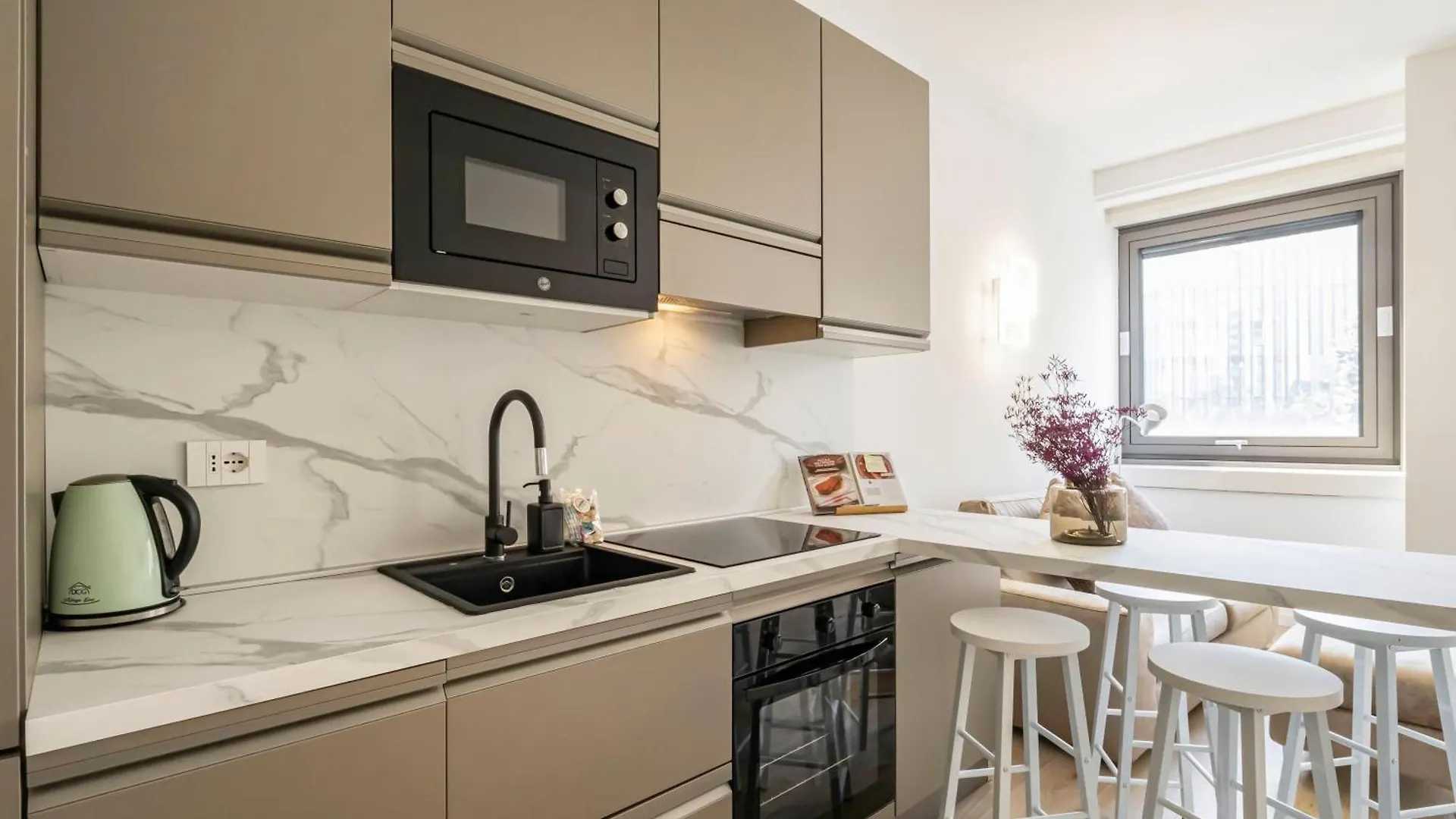 Charming Apartment 230M From Isola M5 밀라노 0*,