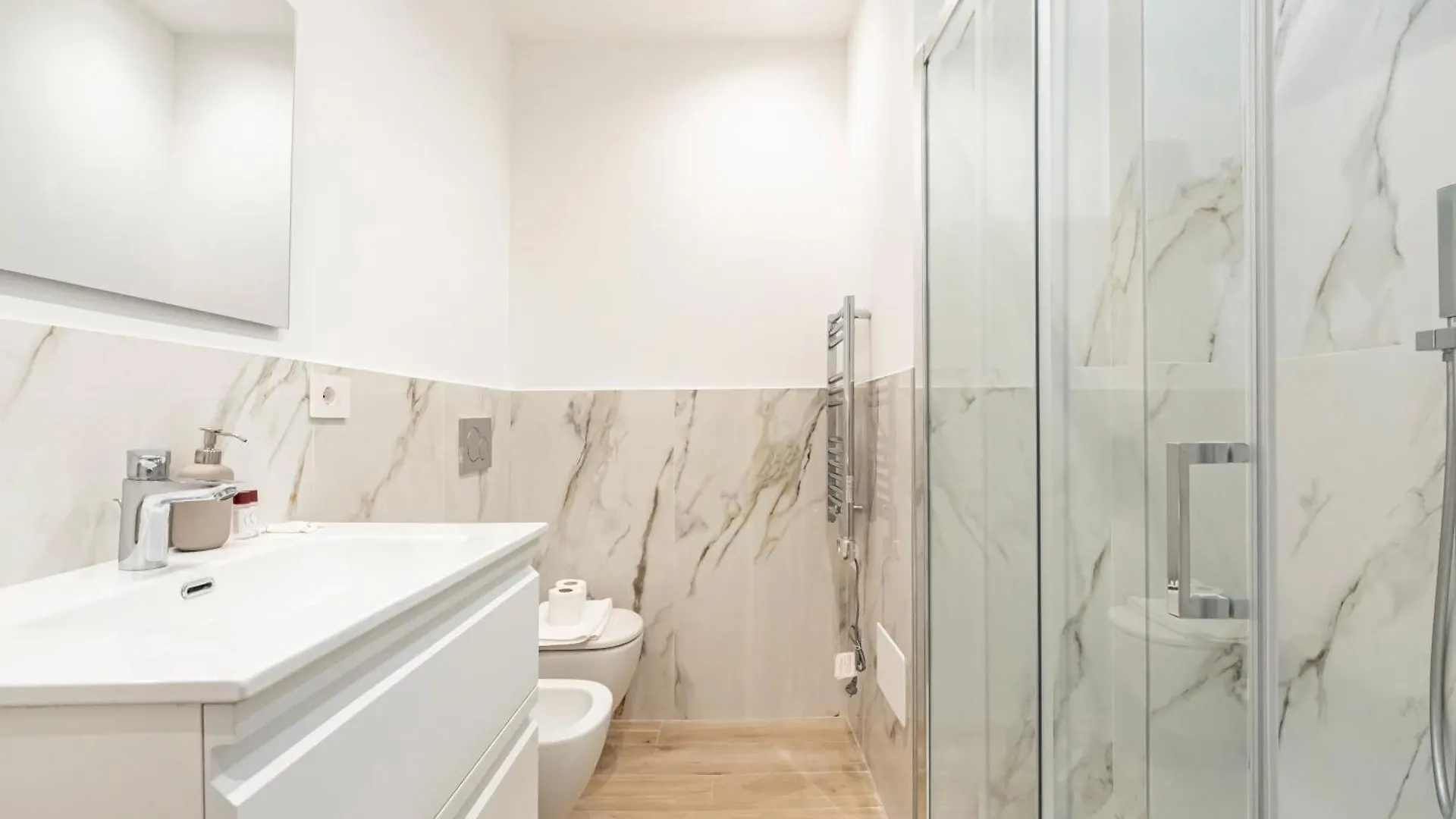 Charming Apartment 230M From Isola M5 Milánó 0*,  Olaszország