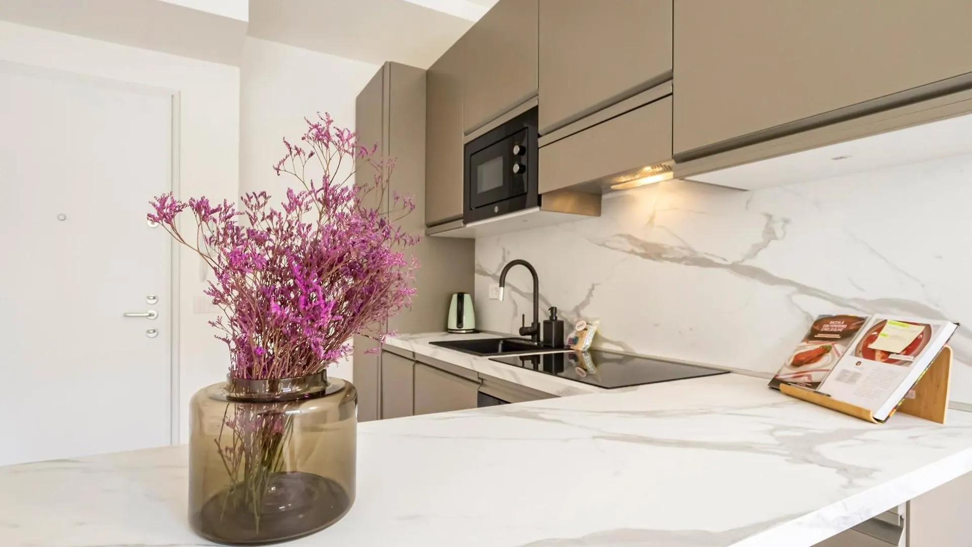Charming Apartment 230M From Isola M5 Milan Italy