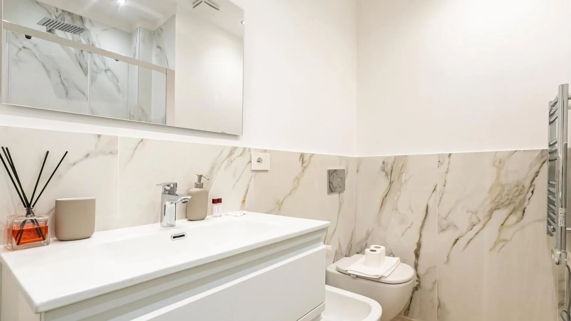 Charming Apartment 230M From Isola M5 Milan