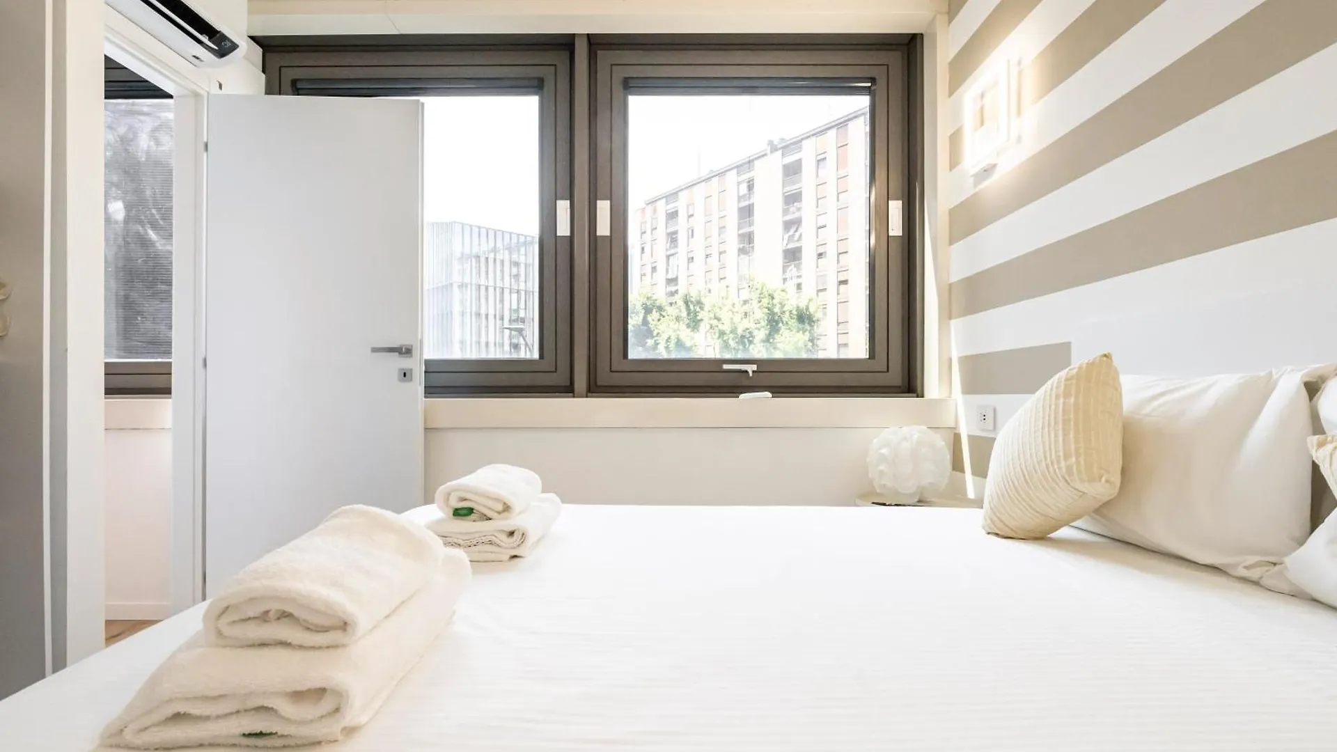 Charming Apartment 230M From Isola M5 Milan